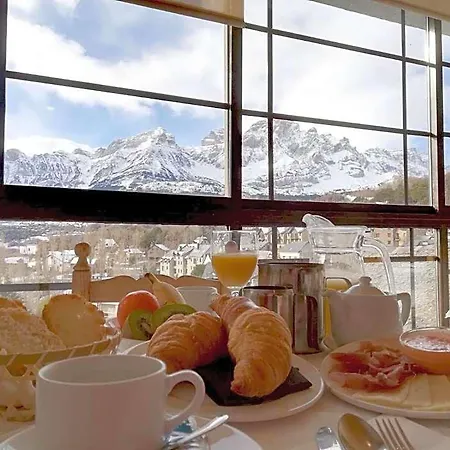 Mariana Hotel *